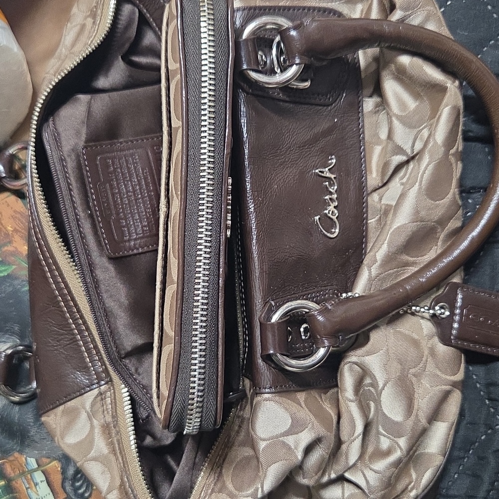 *Authentic COACH SATCHEL BAG W/Matching Wallet - Picture 16 of 16